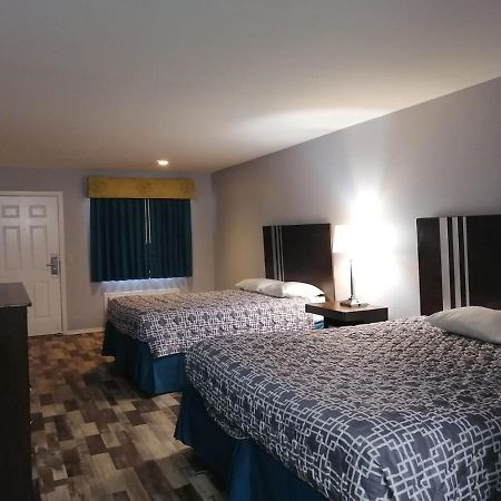 Riata Inn - Crystal City Εξωτερικό φωτογραφία