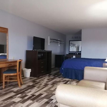 Riata Inn - Crystal City Εξωτερικό φωτογραφία