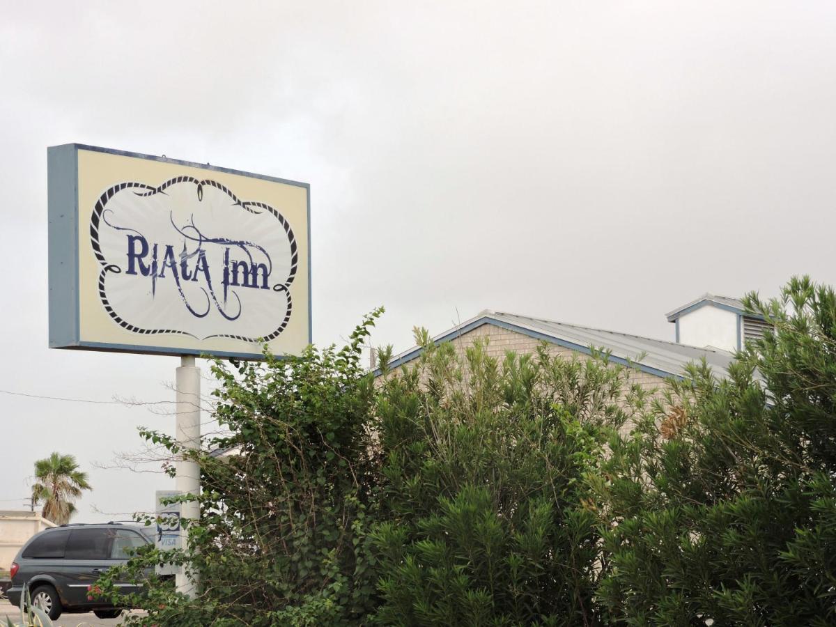 Riata Inn - Crystal City Εξωτερικό φωτογραφία