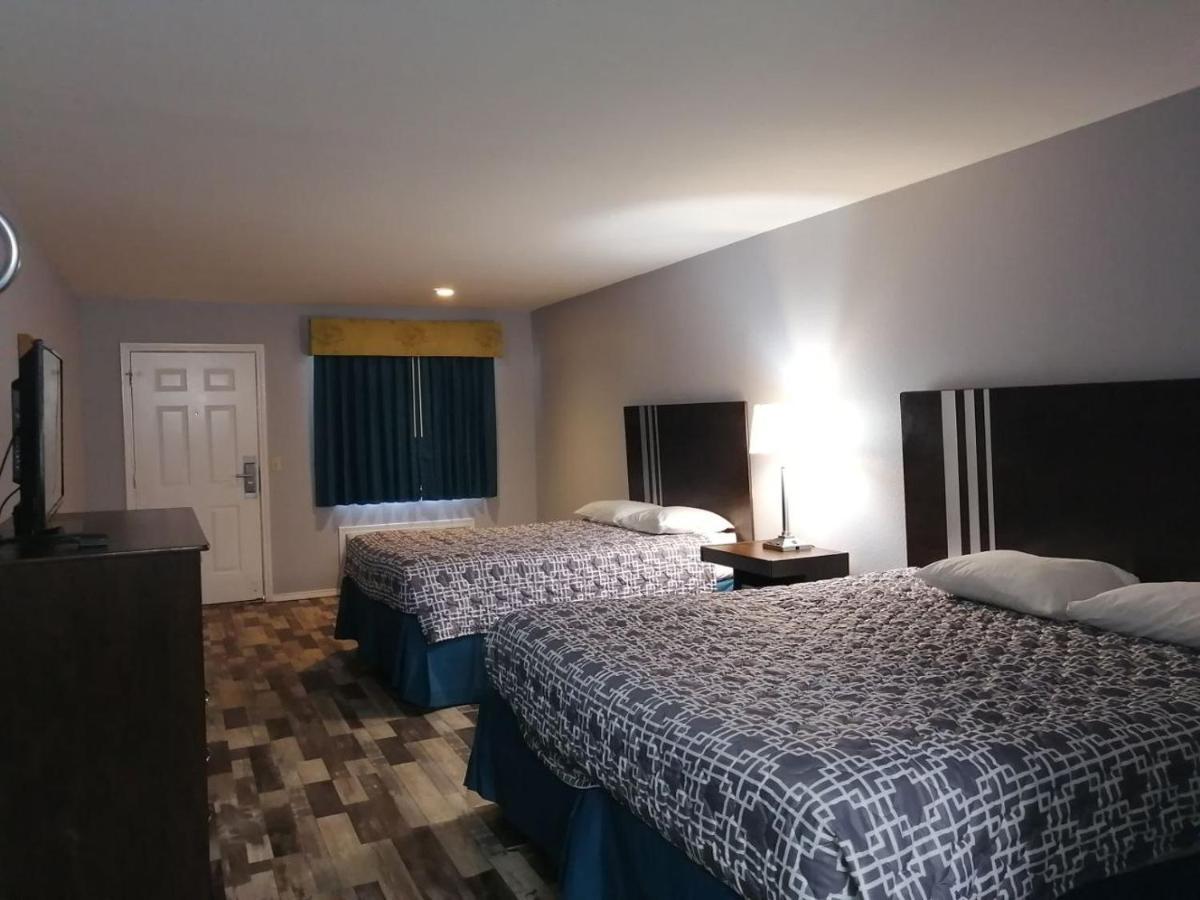 Riata Inn - Crystal City Εξωτερικό φωτογραφία