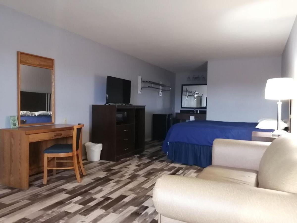 Riata Inn - Crystal City Εξωτερικό φωτογραφία
