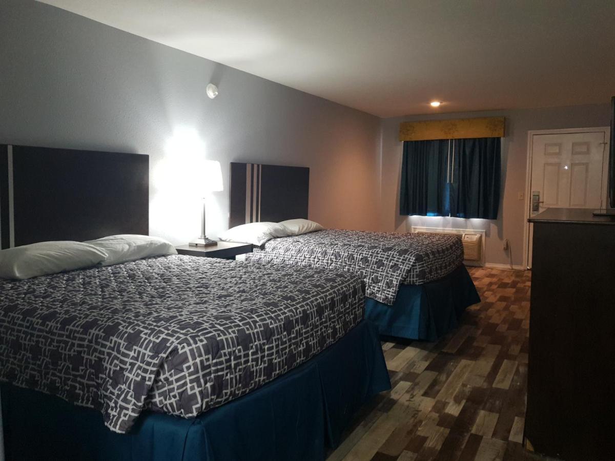 Riata Inn - Crystal City Εξωτερικό φωτογραφία
