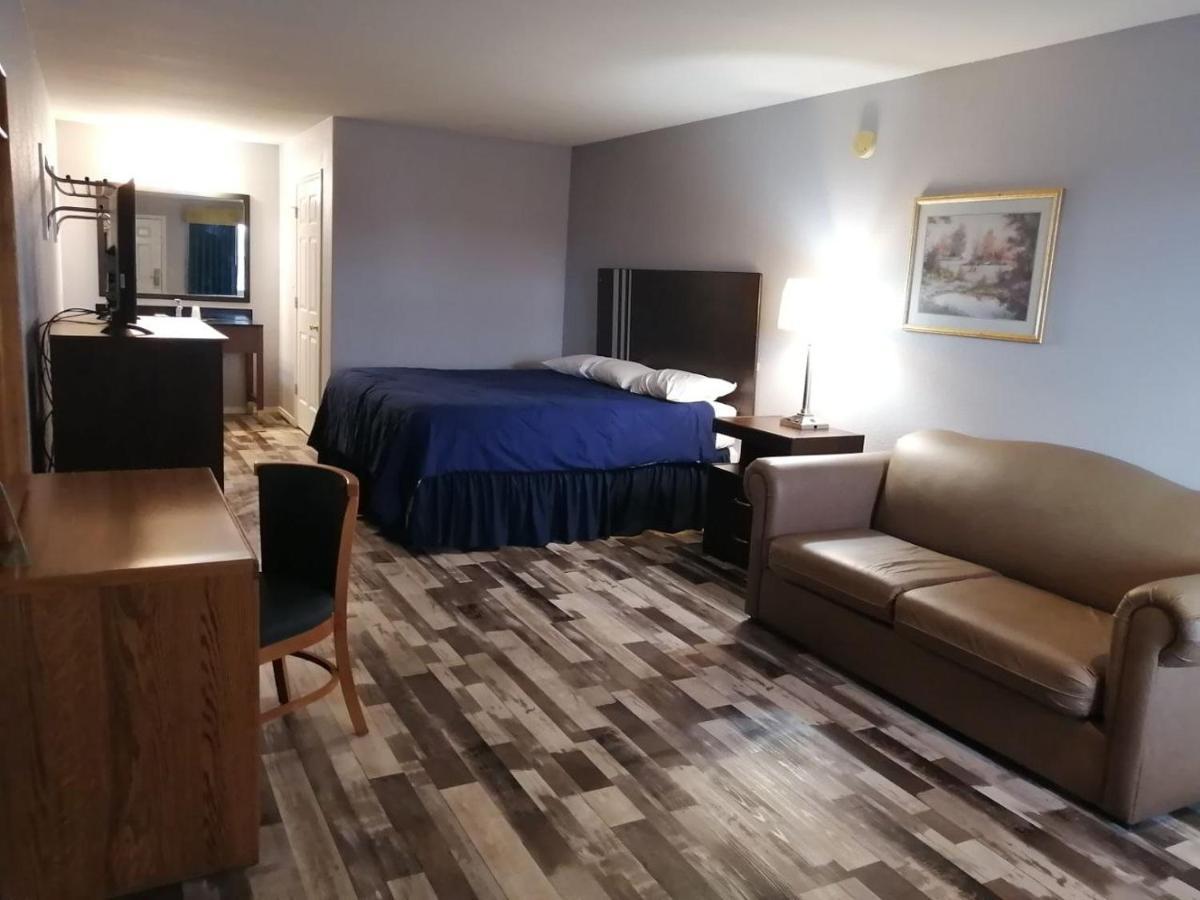 Riata Inn - Crystal City Εξωτερικό φωτογραφία