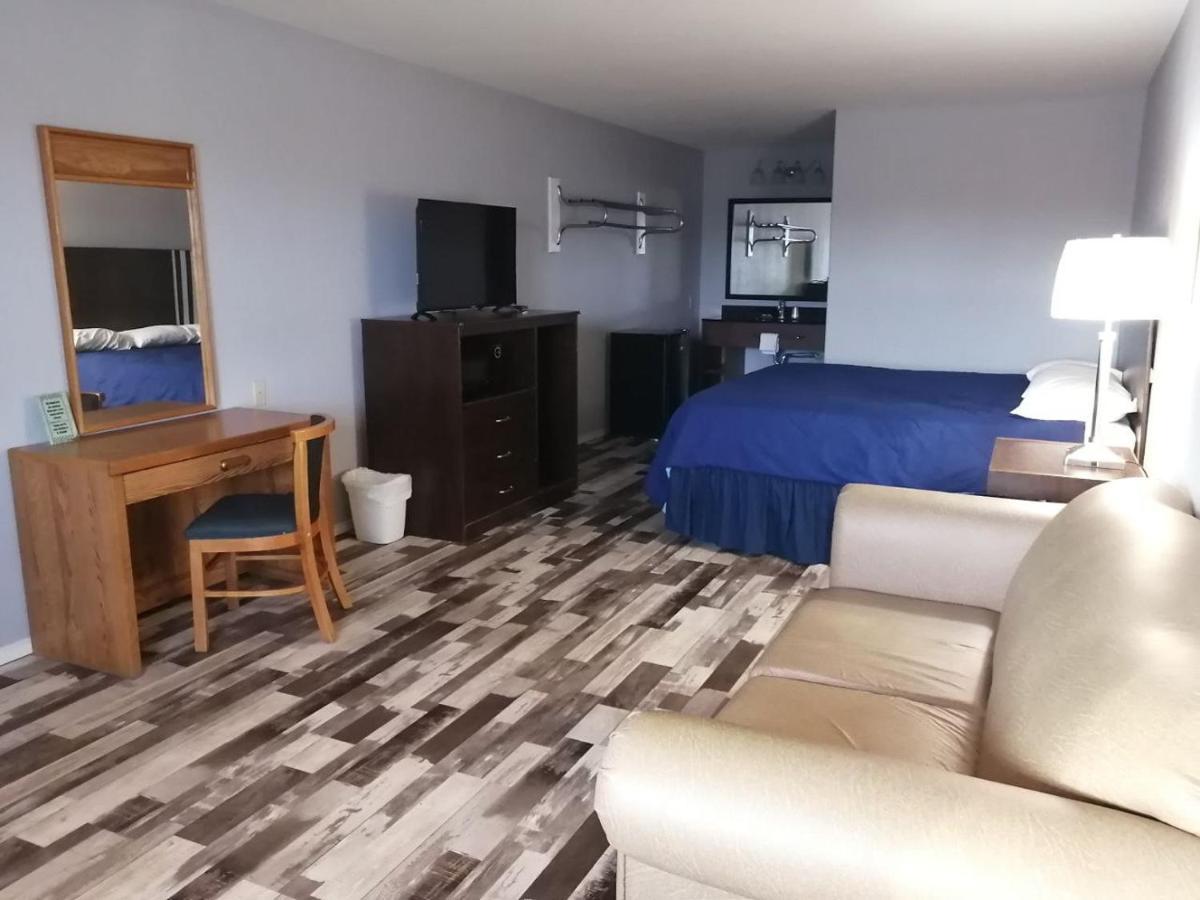 Riata Inn - Crystal City Εξωτερικό φωτογραφία